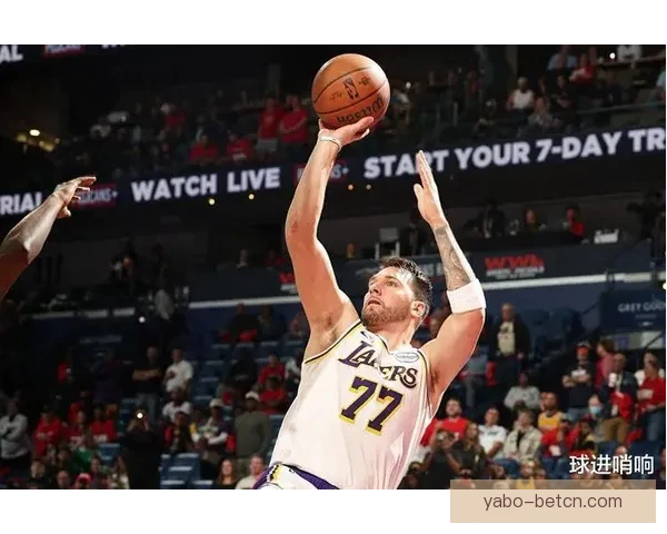 东契奇三节砍40分创湖人单赛季三分新纪录 里夫斯迎个人里程碑